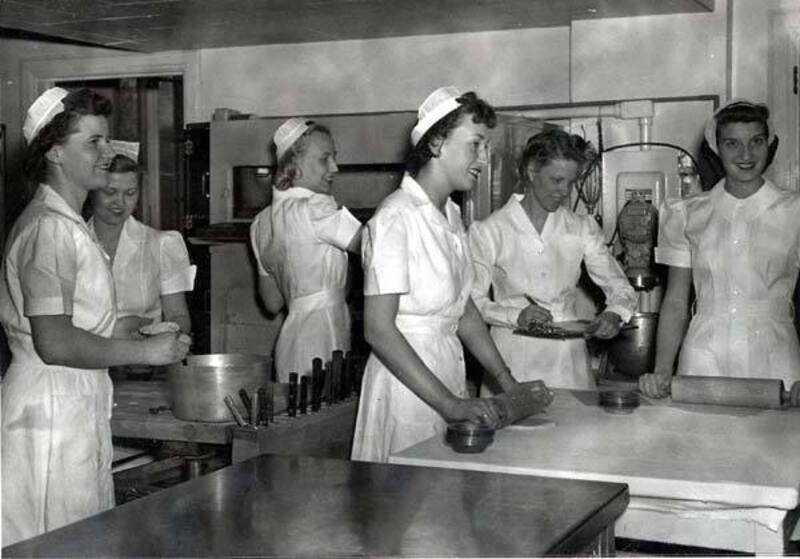 Students making cherry pies for VEISHEA, 1947