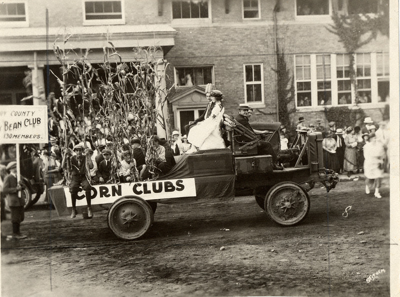 Photograph of a Corn Club Pageant at the Iowa State Fair in 1920, king and queen present.