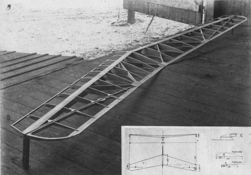 Rocket-powered tailless models (RRG, OPEL).