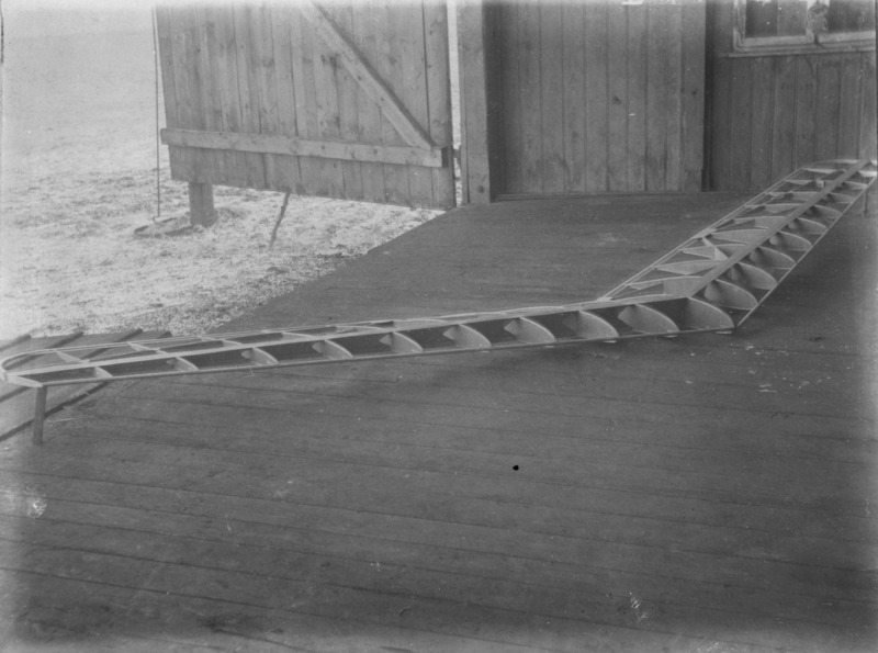 Rocket-powered tailless models (RRG, OPEL).