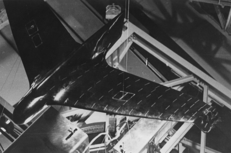 Wind tunnel tests of Model J 7010.