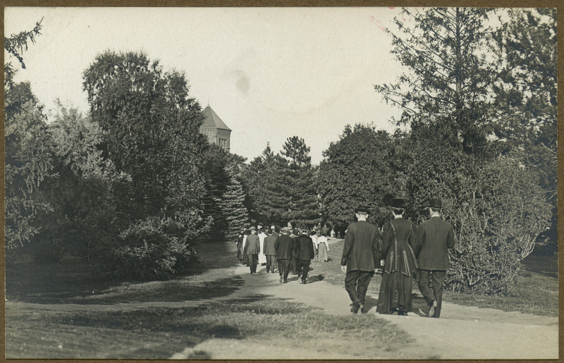 Groups of individuals walking towards Catt Hall (then called Botany Hall) in 1900.