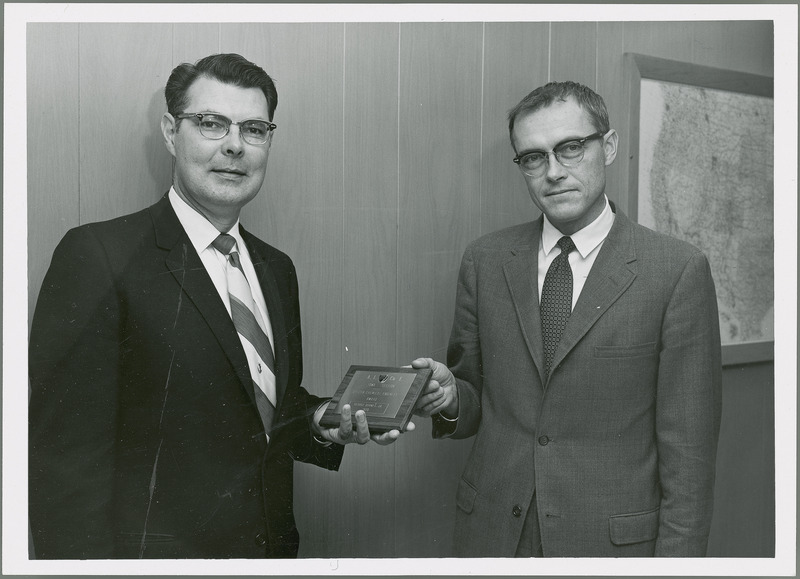 Maurice Larson presents George Burnet the Citizen Chemical Engineer Award of the A.L.Ch.E., Iowa Section for 1970.