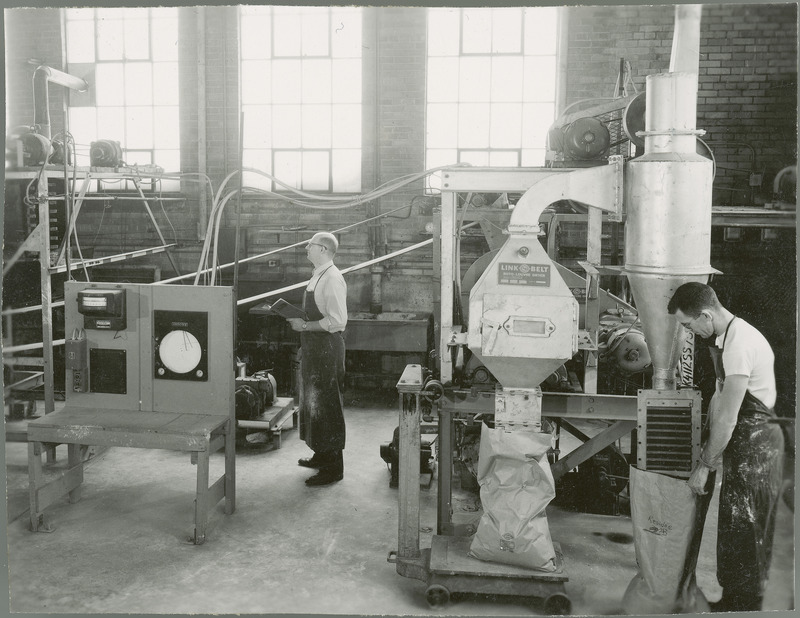 This full view of the Quick curing fertilizer dryers shows the raw superphosphate disintegrator, conveyor belt, link-belt roto louvre dryer and accessory equipment.