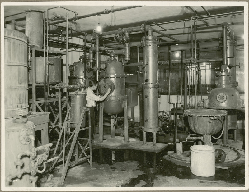 A student is working on a double-effect vacuum evaporator.