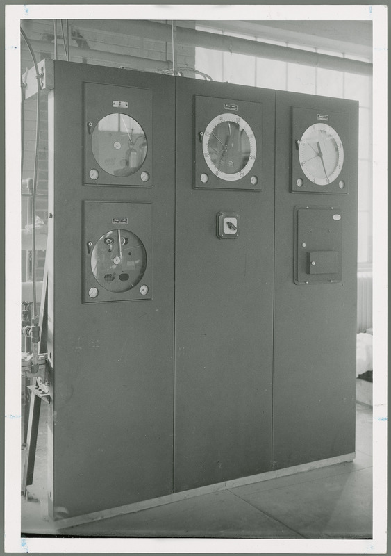 Four Honeywell instruments are visible with a switch in the center.