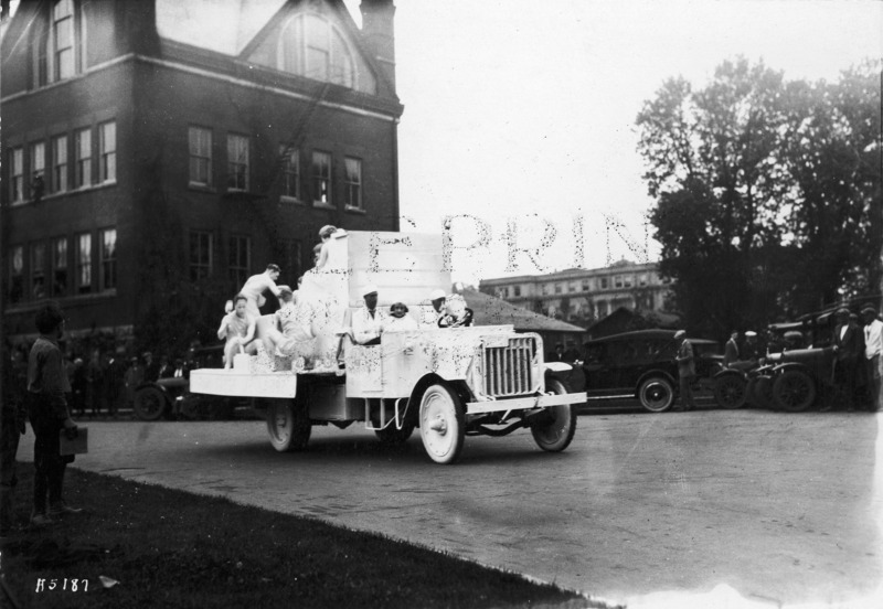 A motorized vehicle float from the Department of Electrical Engineering. Morrill Hall can be seen in the background.