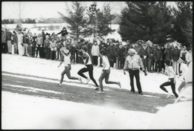 Several runners and a race official at the NCAA Women's cross-country meet Milwaukee, Wisconsin, on November 25, 1985, several hours before the plane crash.