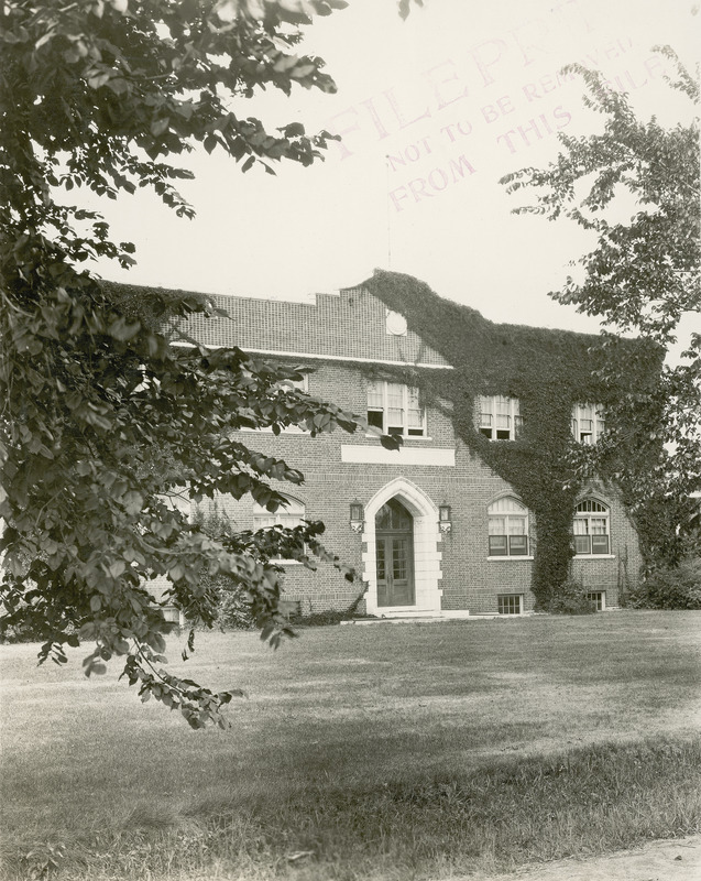 Lagomarcino Hall (then called the Quadrangle) in 1923.