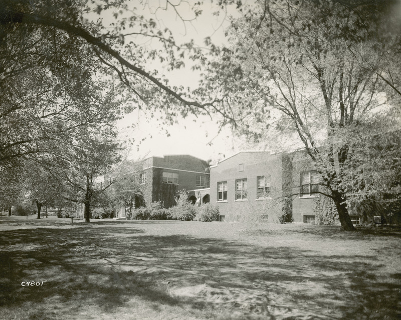 Lagomarcino Hall (then called the Quadrangle) in 1938.