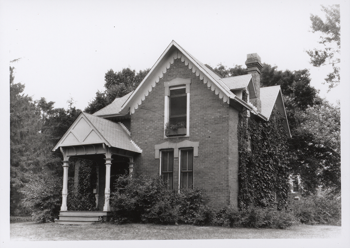 Photograph of the front and east side of Osborn Cottage