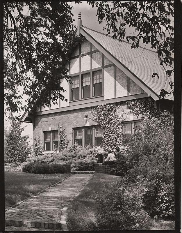Photograph showing three people outside the entrance to Landscape Architecture.