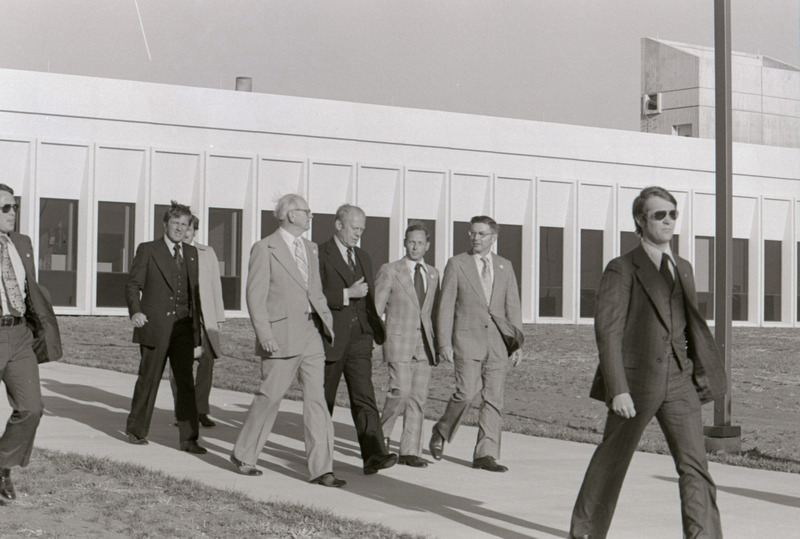 Photograph of the presidential motorcade and Gerald Ford's tour of the Iowa State University College of Veterinary Medicine building