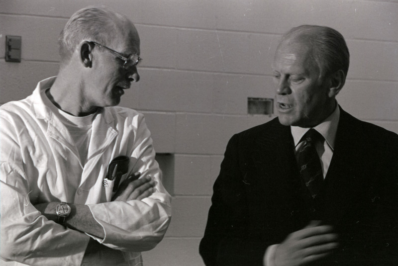 Photograph of the presidential motorcade and Gerald Ford's tour of the Iowa State University College of Veterinary Medicine building