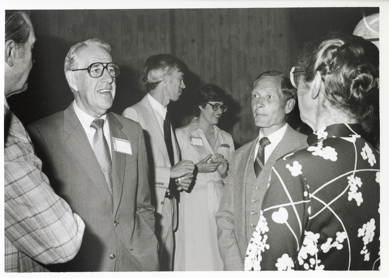 Photograph of President Parks and Dean Pearson visiting with guests at the 1983 Sustaining Members of the Veterinary Quadrangle banquet