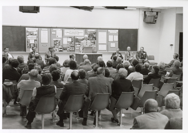 Photograph of the 1986 Sustaining Members of the Veterinary Quadrangle banquet