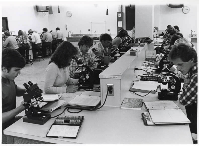 Photograph of first-year students studying microscopic anatomy (Class of 1984)