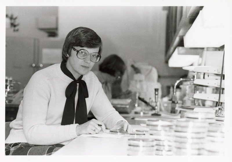 Photograph of Lorraine Hoffman working with petri dishes in the Veterinary Diagnostic Laboratory