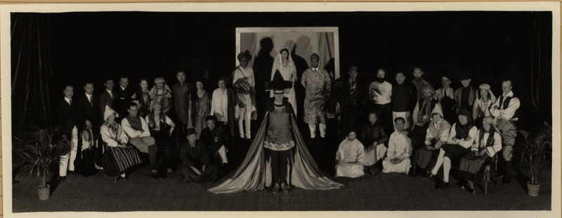 The cast of "Tour De Luxe," during the 1924 Cosmopolitan Club international review.