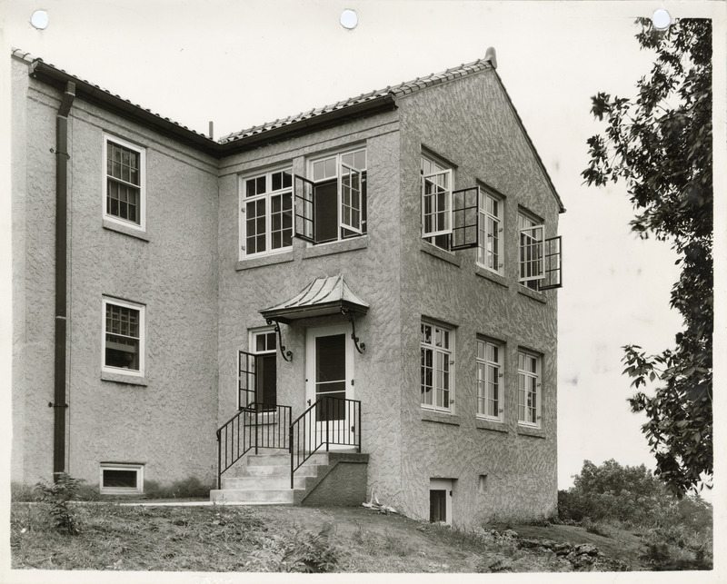Photograph of a sleeping porch addition in Sunnycrest Sanitarium