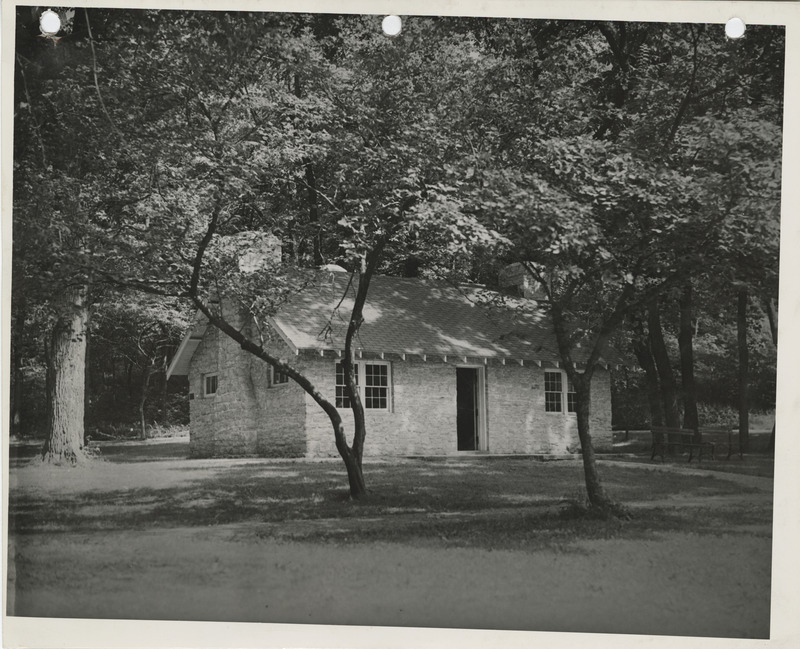 Photograph of the cabin at Crawford Park in Fort Dodge
