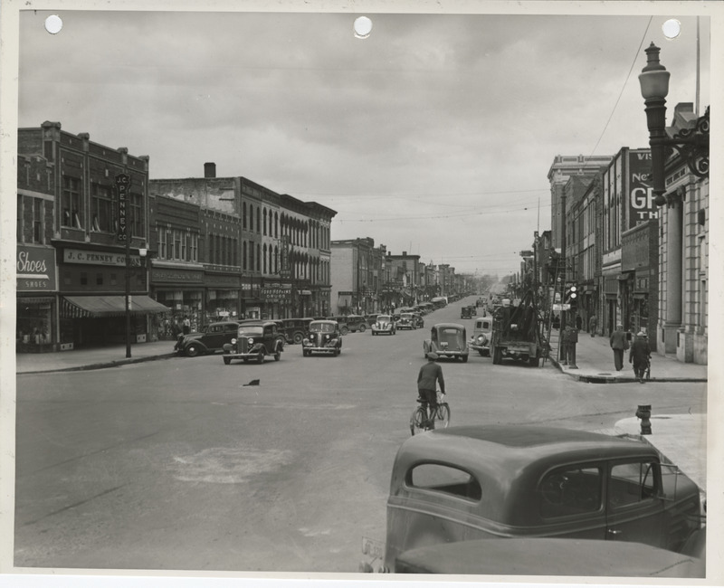 Photograph of a streetscape in Keokuk