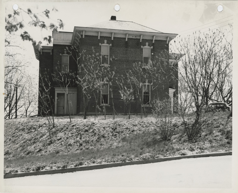 Photograph of the community house in Columbus Junction