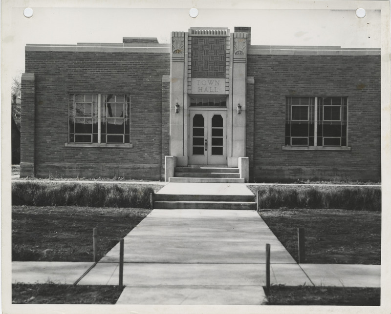 Photograph of the town hall in West Liberty