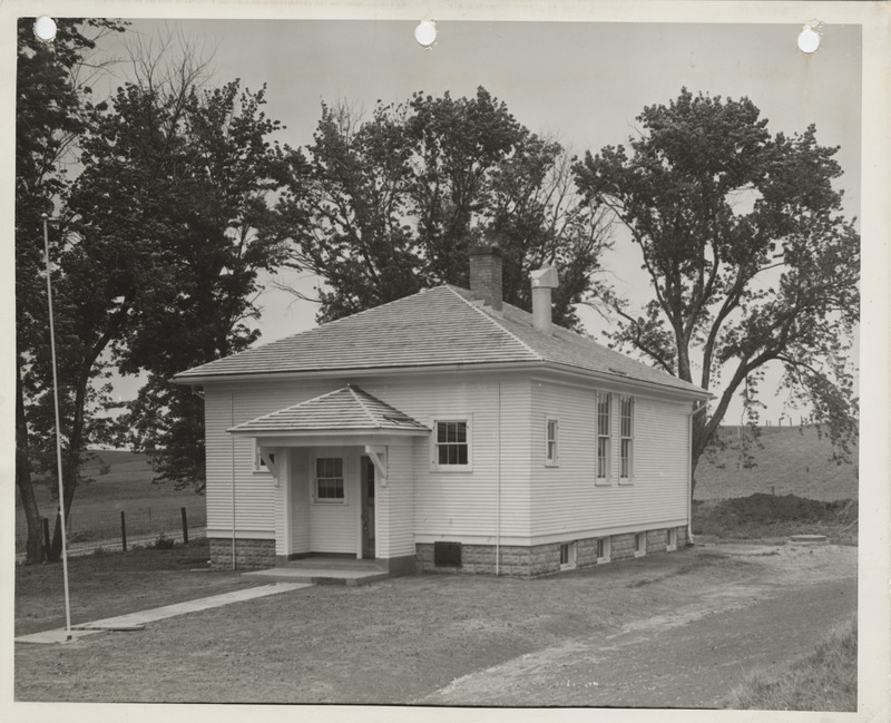 Photograph of a three-quarter view of a schoolhouse in Ida County