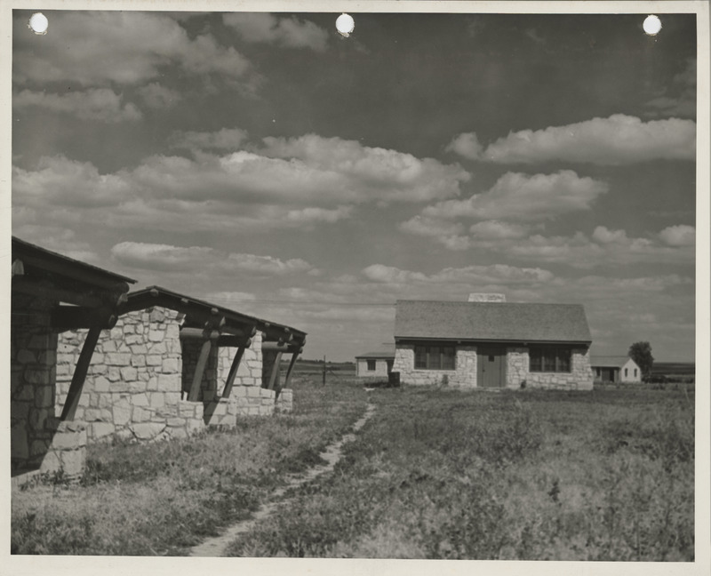 Photograph of a city park shelter house in LeMars