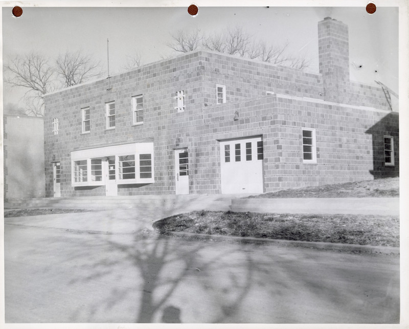 Photograph of city hall in Guthrie Center