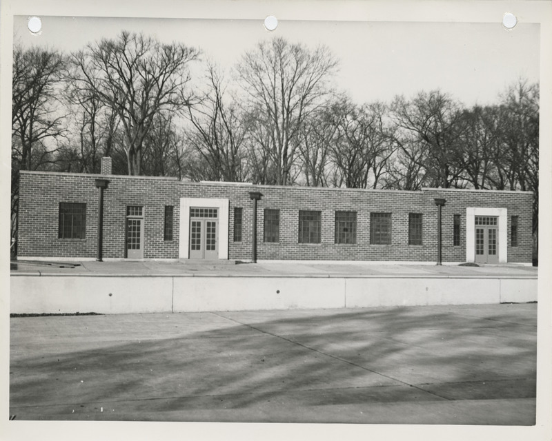 Photograph of the bathhouse and pool at Riverview Park in Marshalltown