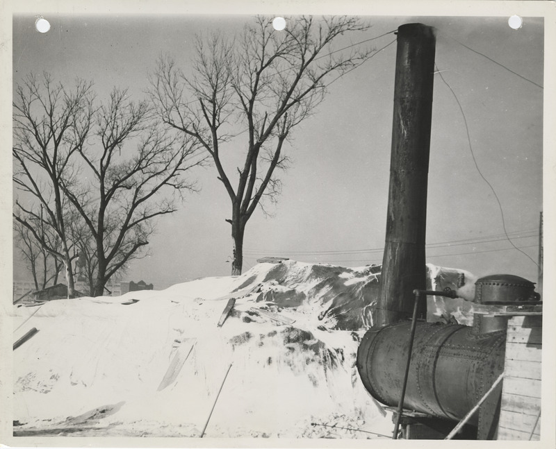 Photograph of heating for the construction of a bridge in Des Moines