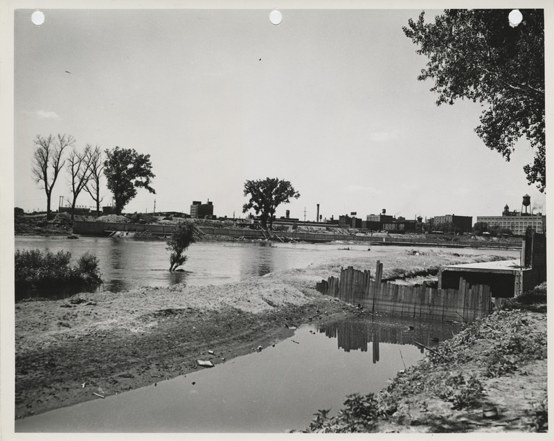 Photograph of the end of a marginal sewer on the Des Moines River in Des Moines