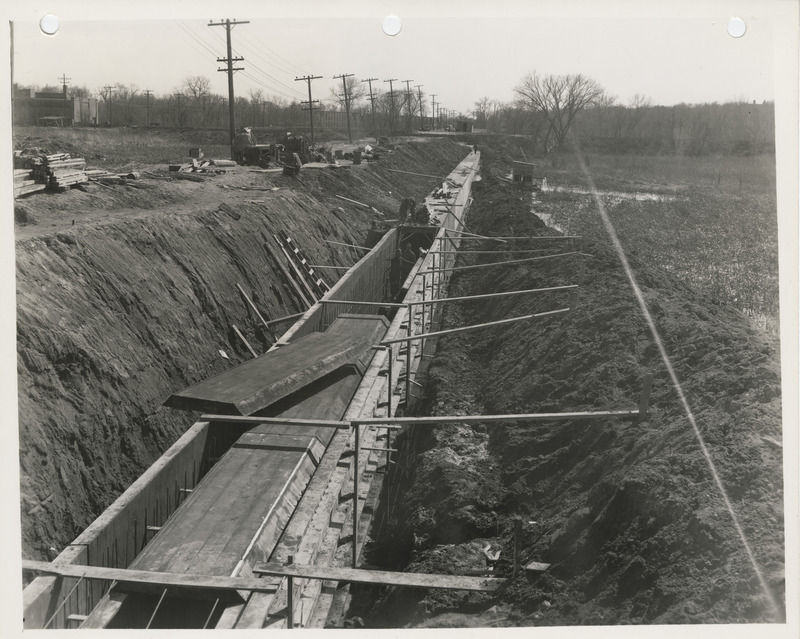 Photograph of the construction of a storm sewer in Des Moines