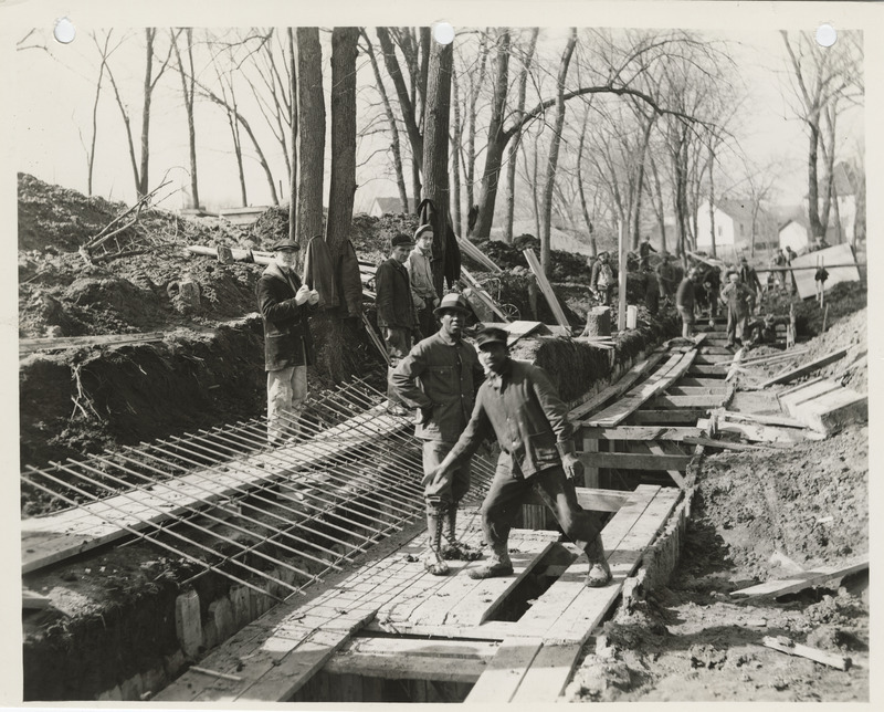 Photograph of people constructing a storm sewer at 41st and Forest in Des Moines