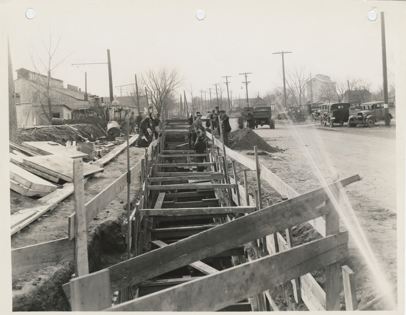 Photograph of people constructing a storm sewer at New York St. in Des Moines