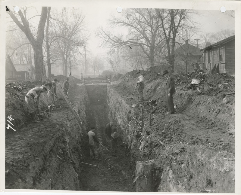 Photograph of people constructing a sewer at 7th and Shawnee in Des Moines