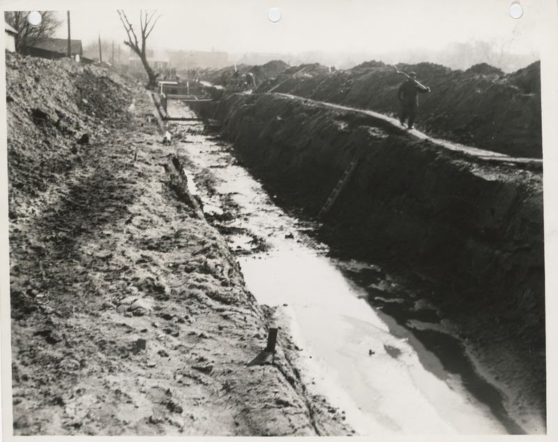 Photograph of storm sewer construction at SE 5th and Hartford in Des Moines