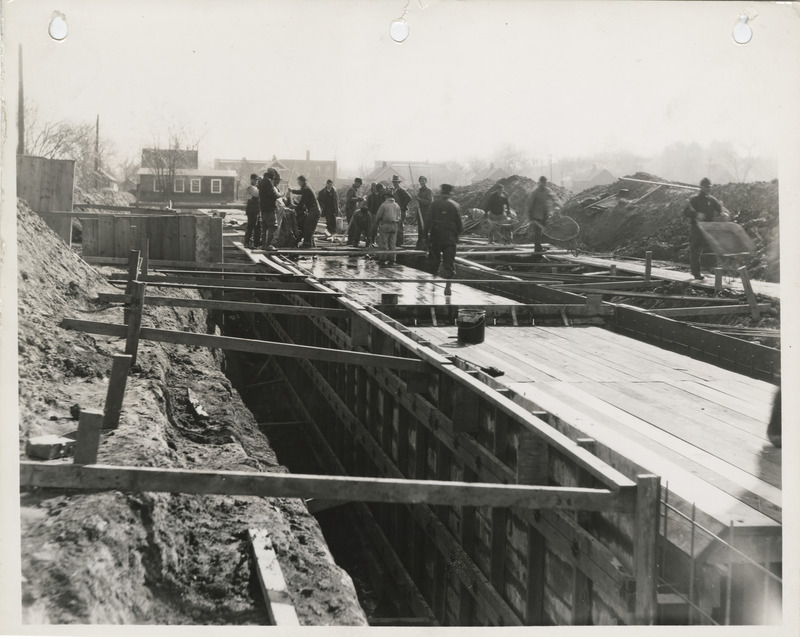 Photograph of people constructing a storm sewer at SE 5th and Hartford in Des Moines