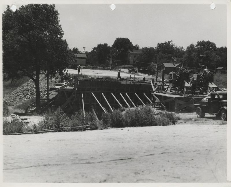 Photograph of people constructing the Second Street viaduct in Des Moines