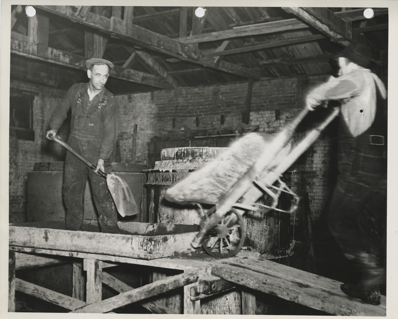 Photograph of people making drain tiles in Ringgold County