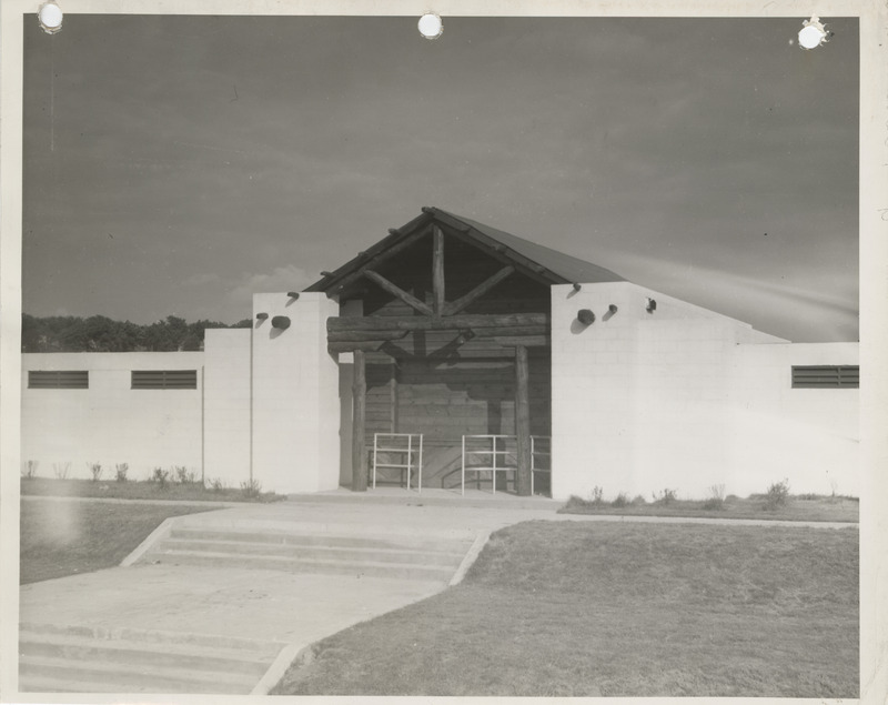 Photograph of swimming pool and bathhouse at the Sunnyside Park in Atlantic