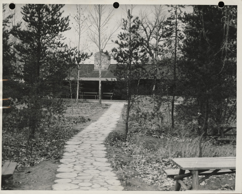 Photograph of the shelter house and walkway in the Lewis and Clark State Park