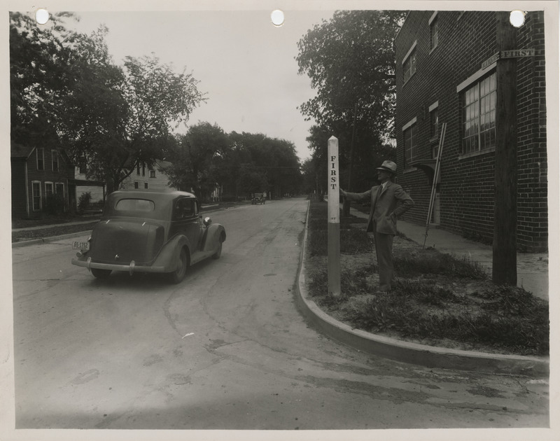 Photograph of street markers in Red Oak