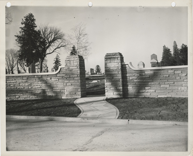 Photograph of the entrance of the Glenwood Cemetery in Clarinda