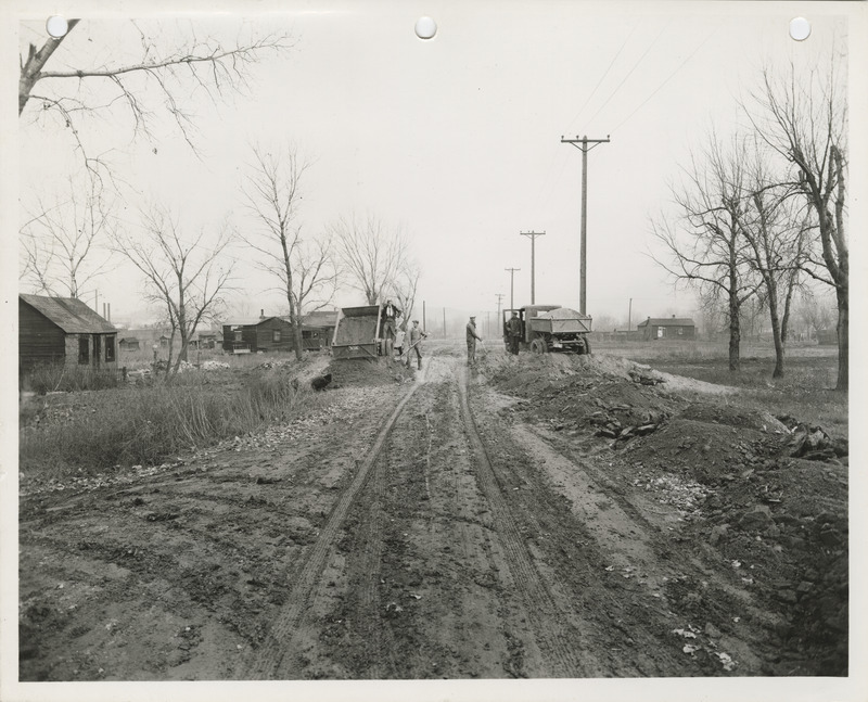 Photograph of people grading 14th Avenue in Council Bluffs