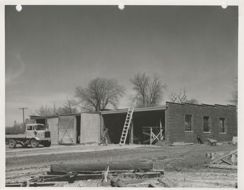 Photograph of the construction of a maintenance shed addition in Madrid