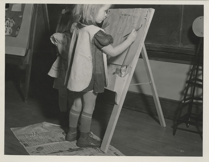 Photograph of an art class at McKinley School in Mason City
