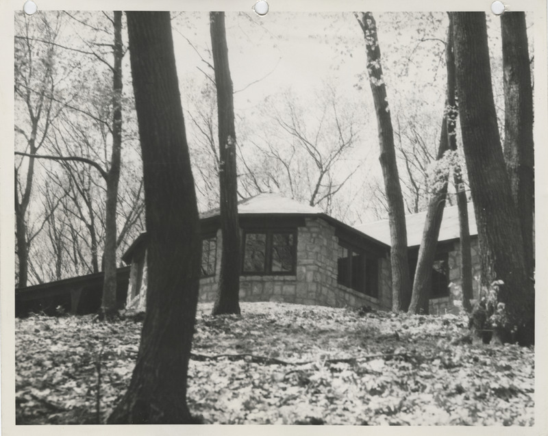 Photograph of a building at Kendall Young Park in Webster City